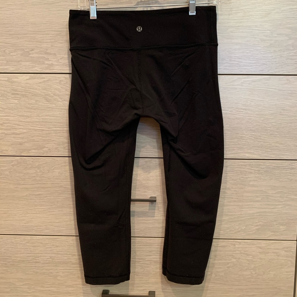 Lulu Lemon Black Reversible Cropped Leggings!